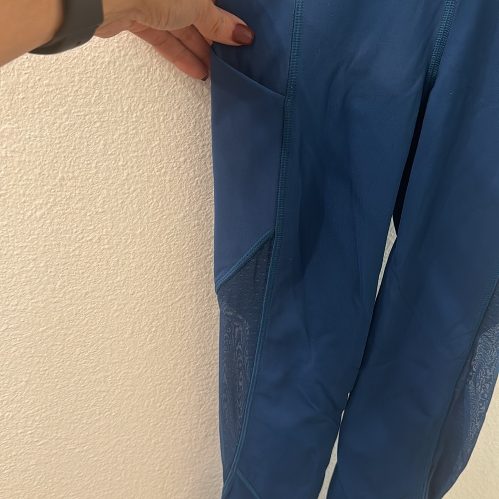 Lululemon Running Tights With Mesh And Pocket - image 3